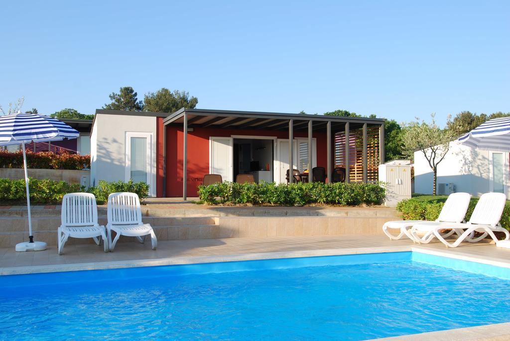 Camping Adria Mobile Homes In Camping Kastanija Novigrad Istria Exteriör bild
