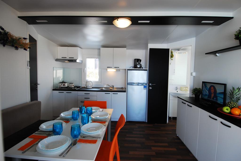 Camping Adria Mobile Homes In Camping Kastanija Novigrad Istria Exteriör bild
