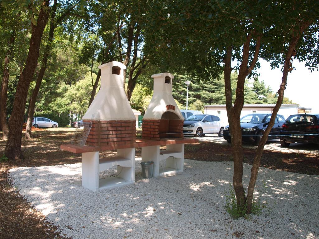 Camping Adria Mobile Homes In Camping Kastanija Novigrad Istria Exteriör bild
