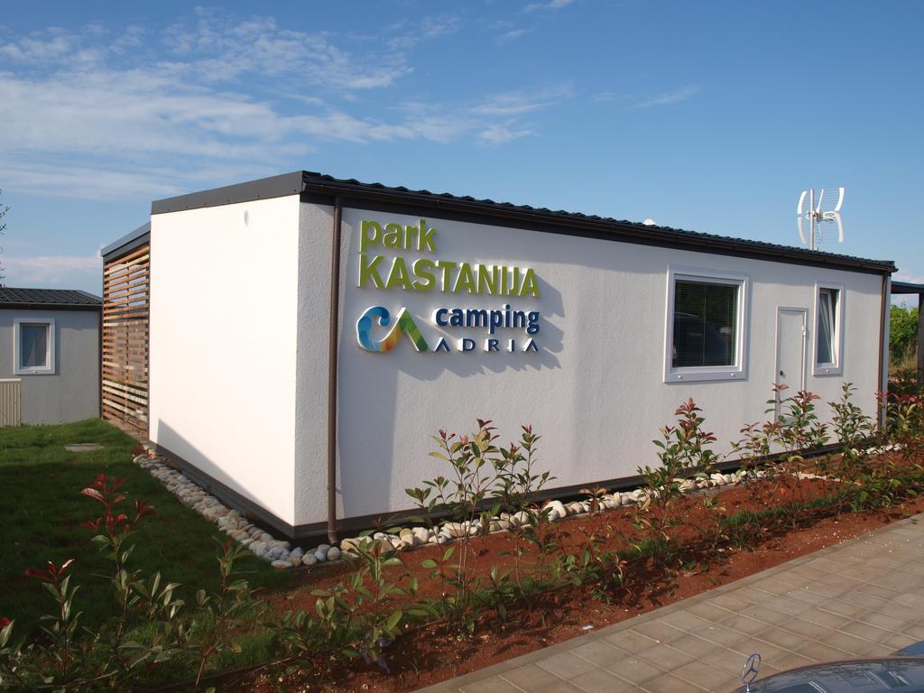 Camping Adria Mobile Homes In Camping Kastanija Novigrad Istria Exteriör bild