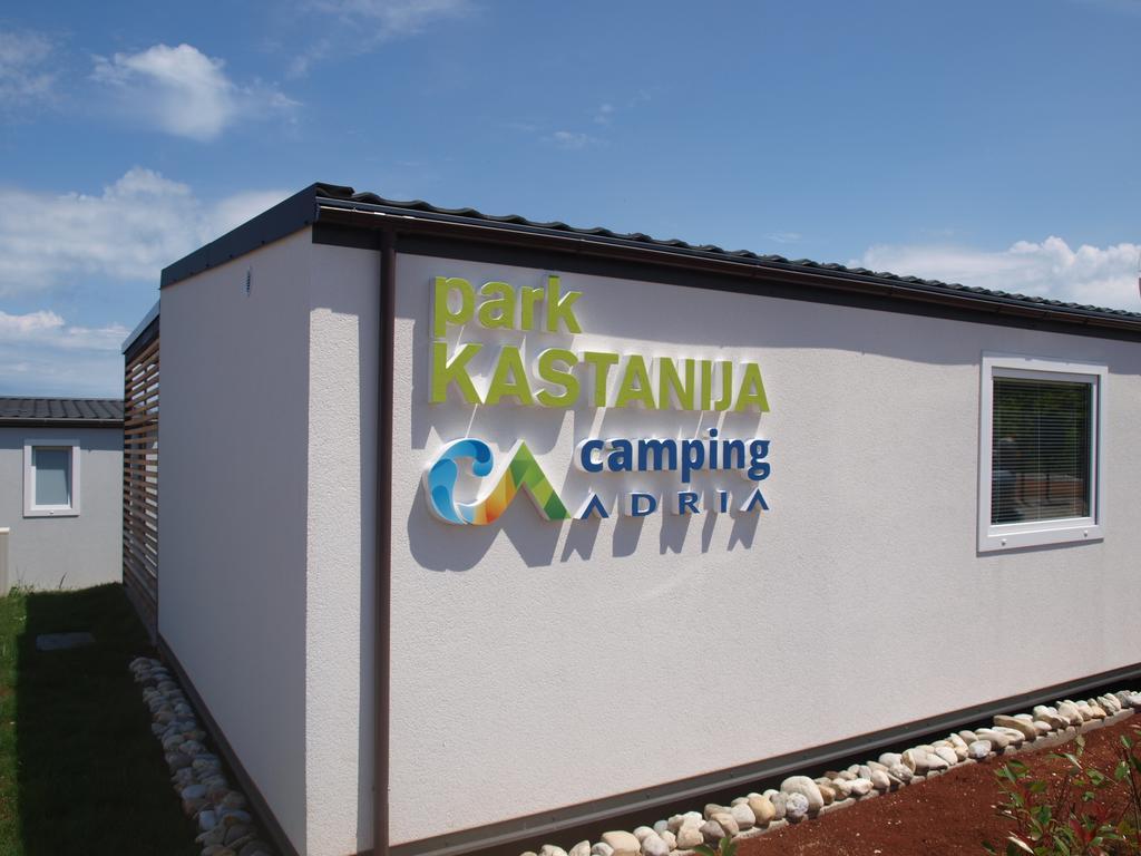 Camping Adria Mobile Homes In Camping Kastanija Novigrad Istria Exteriör bild