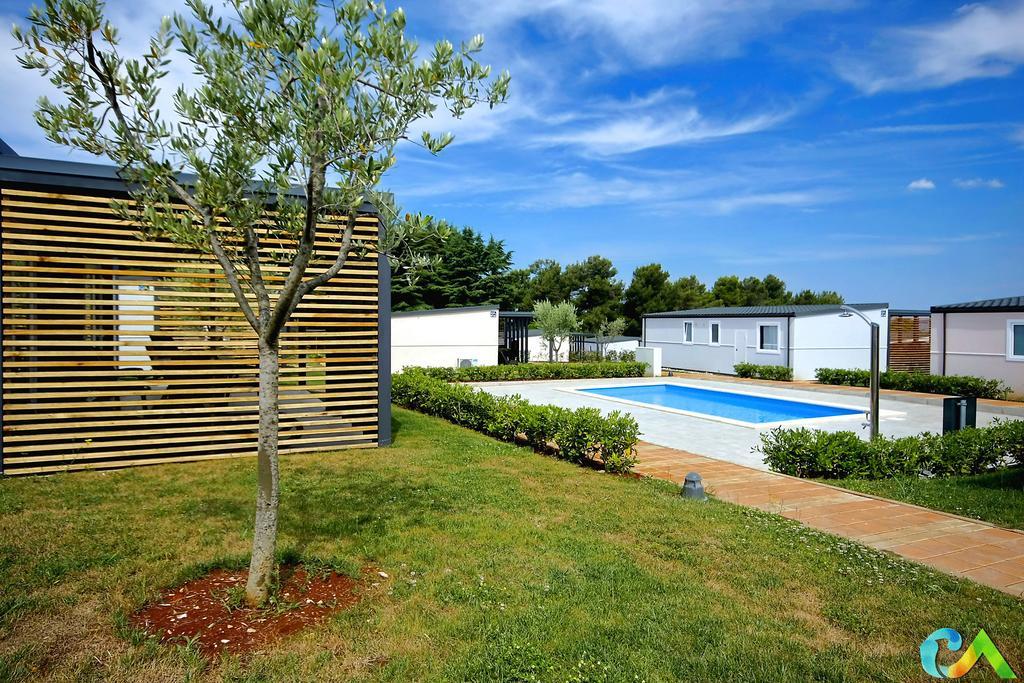 Camping Adria Mobile Homes In Camping Kastanija Novigrad Istria Exteriör bild