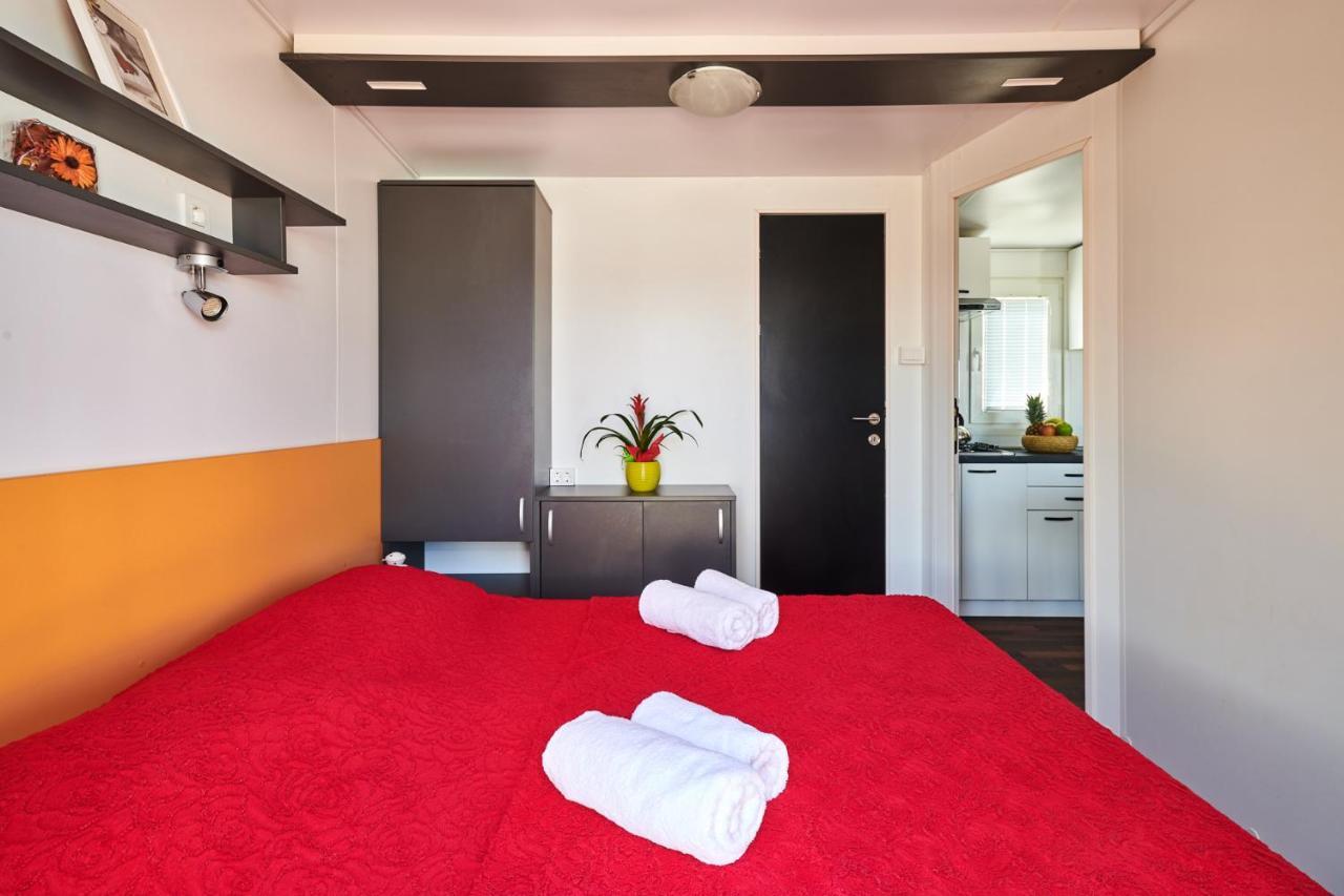 Camping Adria Mobile Homes In Camping Kastanija Novigrad Istria Exteriör bild